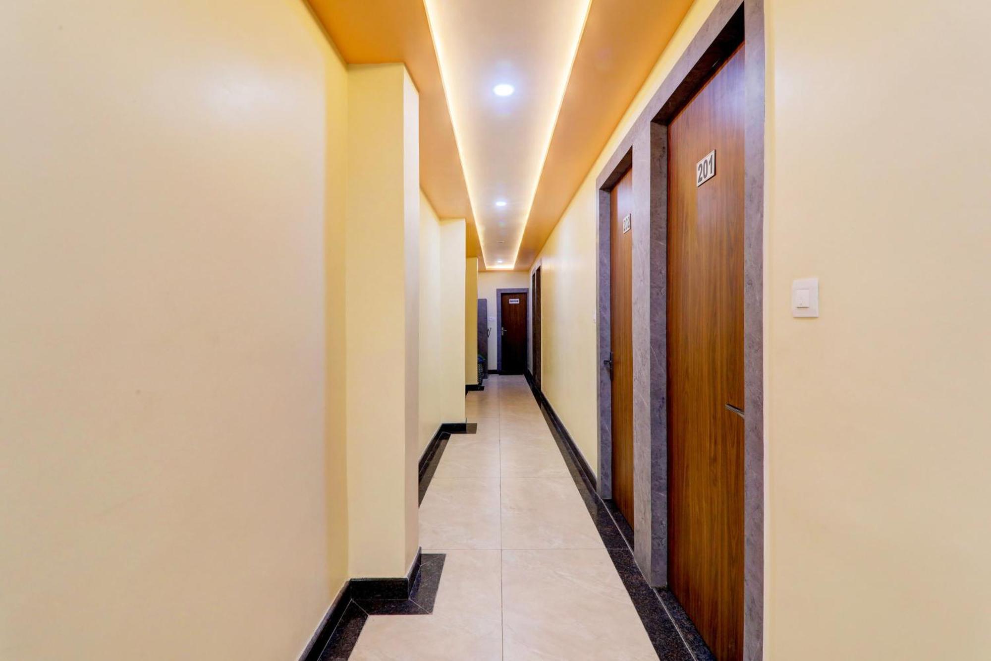 Super Hotel O Raas Plaza Κανπούρ Εξωτερικό φωτογραφία