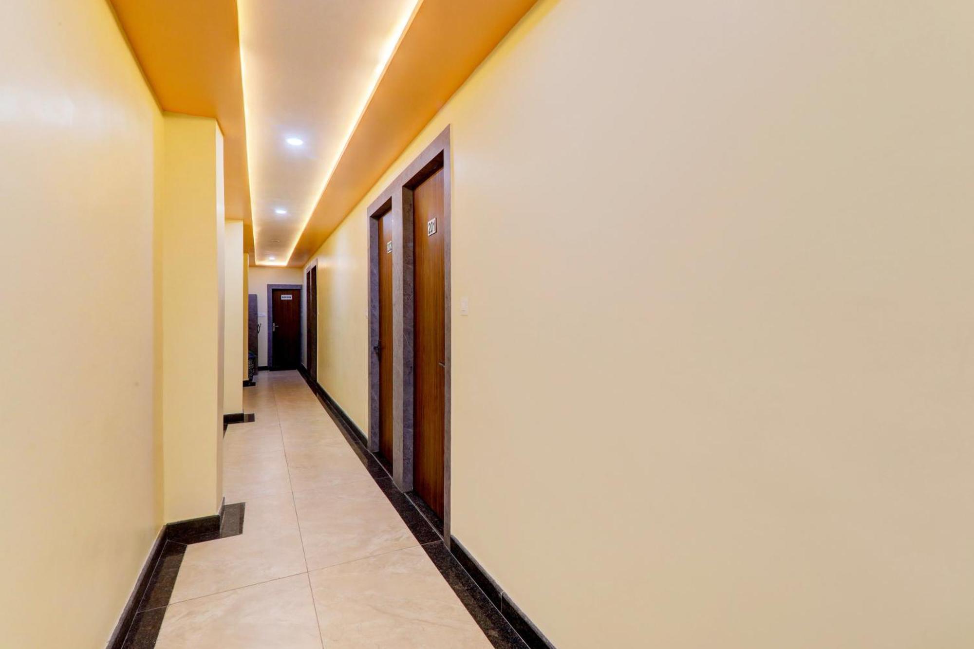 Super Hotel O Raas Plaza Κανπούρ Εξωτερικό φωτογραφία